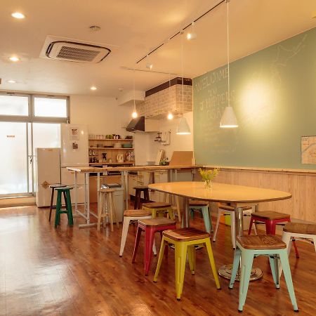 J-Hoppers Osaka Guesthouse Exteriör bild