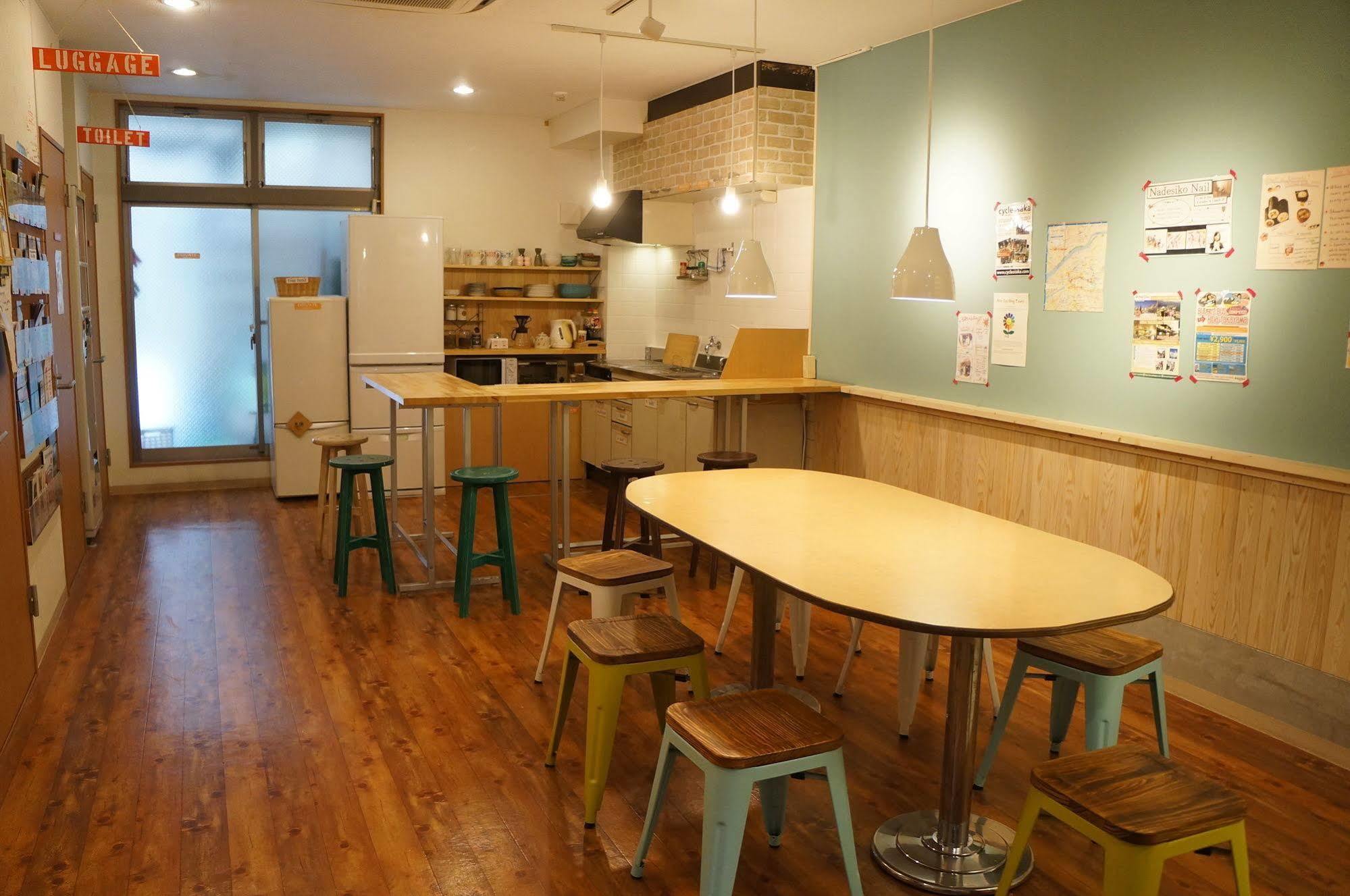 J-Hoppers Osaka Guesthouse Exteriör bild